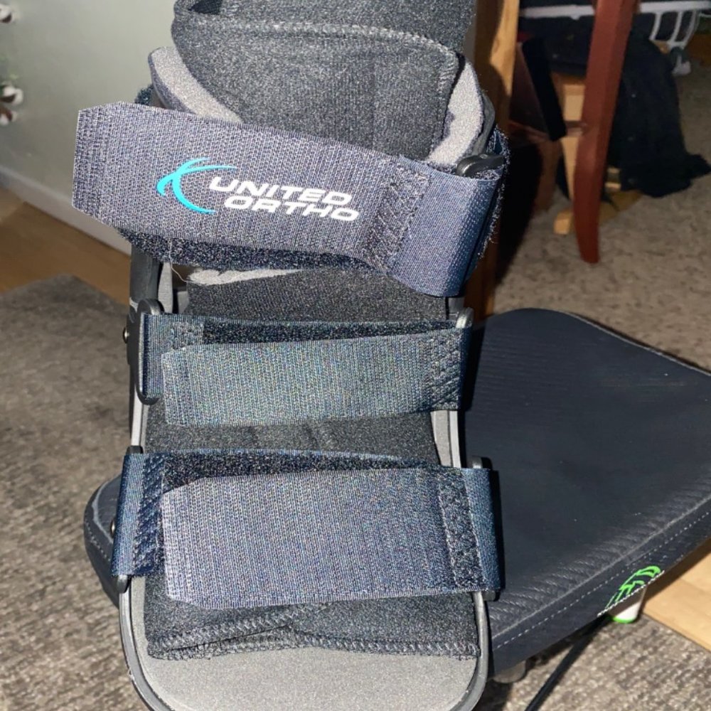 United Ortho Walker Fracture Boot, Fits Left or Right,